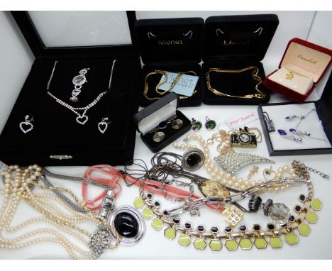 Two boxed Monet necklaces, a Swarovski pendant and earring set and other items Condition Report: Condition report not availab