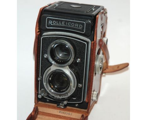 A Rolleicord Reflex camera in leather case Condition Report: Available upon request