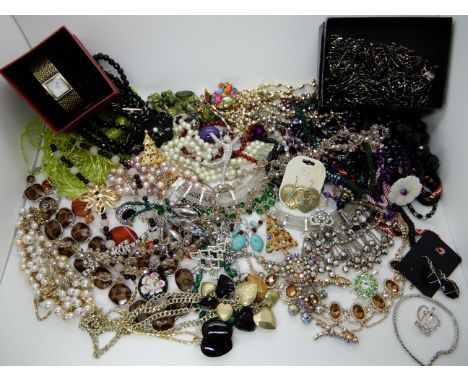 A large collection of vintage costume jewellery Condition Report: Condition report not available for this lot.  