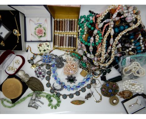 A collection of vintage costume jewellery Condition Report: Condition report not available for this lot.  