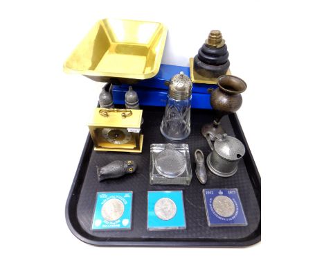 A tray containing a set of vintage Weighmaster scales, a pewter pepper pot in the form of an owl, glass inkwell, Stawer quart