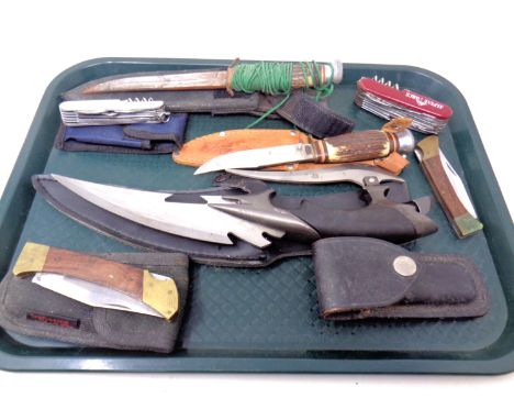 A tray of folding pocket knives, a Swiss Army knife, antler handled knives etc.