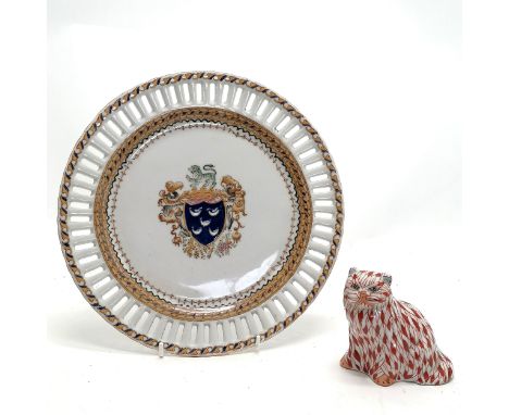 Oriental armorial plate 25cm diameter T/W a ceramic hand painted cat, both in good condition