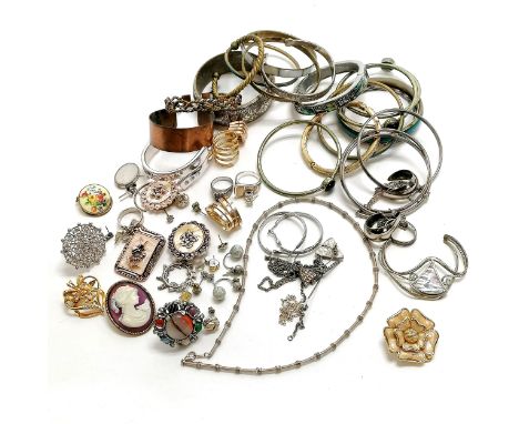 Qty of costume jewellery inc bangles, scarf rings etc - SOLD ON BEHALF OF THE NEW BREAST CANCER UNIT APPEAL YEOVIL HOSPITAL 