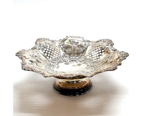 1898 silver centrepiece with pierced decoration &amp; floral decoration by Harrison Brothers &amp; George Howson with Searle 