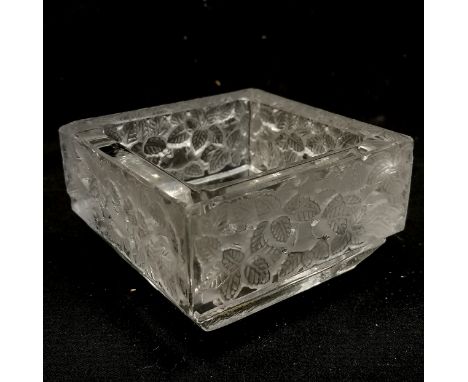 R Lalique Colmar cendrier / ashtray - 9cm square ~ has numerous small chips to corners &amp; edges 