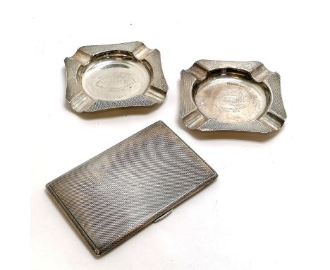 Silver pair of ashtrays with engine turned decoration dedicated to 565 L.A.A Regiment R.A. T.A. Major J. A. Stringer (10cm sq