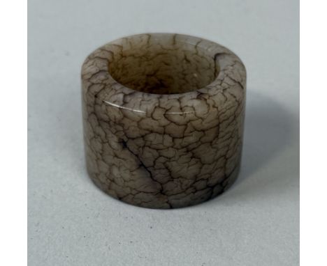 A CHINESE JADE ARCHERS RING, QING DYNASTY3cm D
