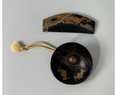 A GOLD LACQUERED FAUX TORTOISESHELL JAPANESE COMB ALONG WITH A CHARM DECORATED WITH BATSComb 10.5cm L