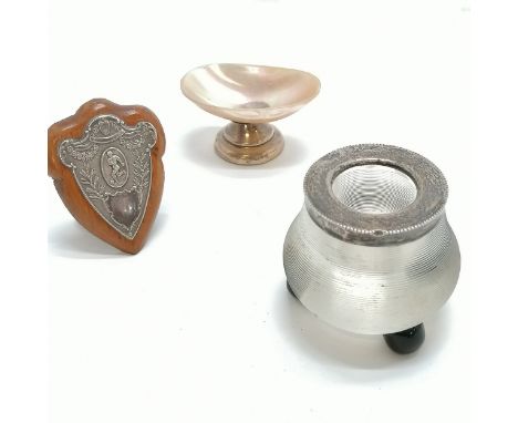 William Comyns silver mounted lucifer match striker with 3 green glass feet (5.5cm high) - in good condition but from slight 