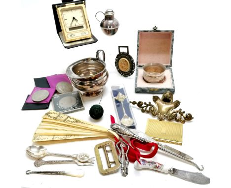 Qty of oddments inc silver handle button hook &amp; nail file, folding Mandoline glove hook, Guernsey miniature EPNS churn, c