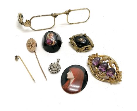 Qty of antique jewellery inc silver paste set pendant, portrait brooch in porcelain on jet etc 