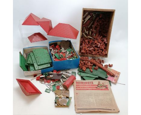 Quantity of antique Minibrix and antique Bayko building set - 1 red roof as found, some green panels have damage. All in play