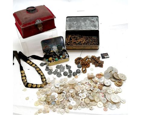 Qty of mother of pearl antique buttons in a Victorian box t/w qty of loose beads in a vintage peppermint tin