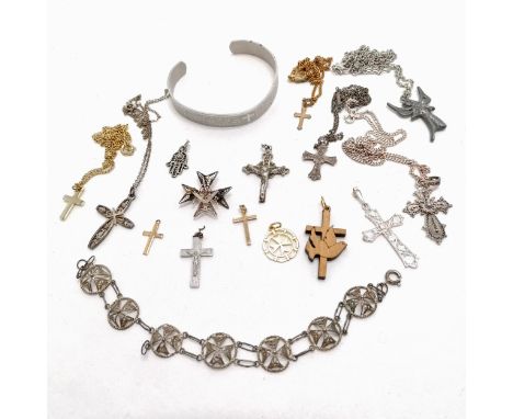 Small qty of religious jewellery inc stainless steel Lords prayer bangle, silver crosses, silver gilt maltese cross pendant, 