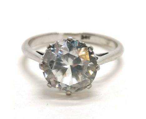 9ct marked white gold white topaz (?) solitaire stone set (approx 9mm diameter) ring - size M &amp; 3.1g total weight 