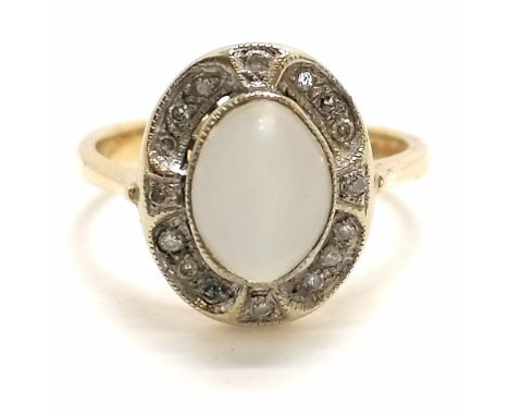 9ct hallmarked moonstone &amp; diamond ring - size K &amp; 2.9g total weight - in good condition 