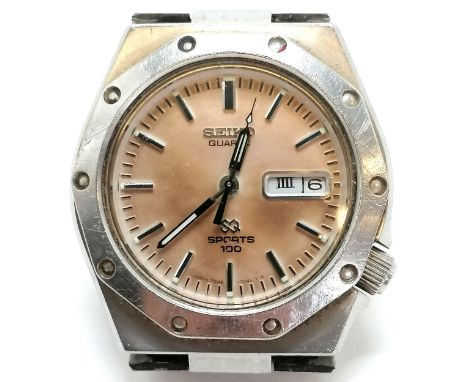 Vintage gents stainless steel Seiko sports 100 quartz wristwatch - for spares / repairs
