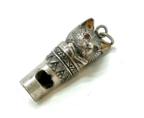 Novelty sterling silver cat head (with a bow tie &amp; red stone set eyes) whistle - 11.9g &amp; 4.5cm 