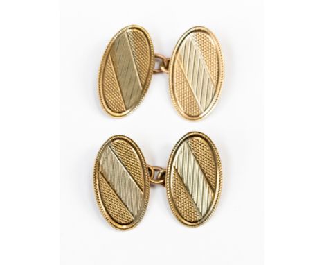 A 9ct gold pair of oval link chain cufflinks with engine turned pattern detail,  weighing approx 5.0 grams 