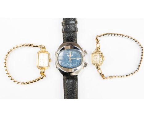 Two ladies circa World War Two braclet watches and a gentlemen's post war memabur chronograph (3) 