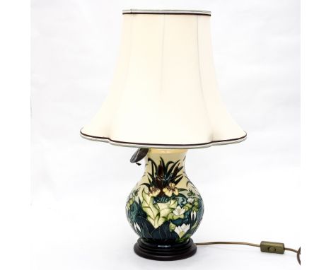 A Moorcroft lamp base in Waterlily pattern with Moorcroft lamp shade in cream (2) 