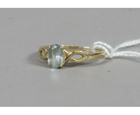 A ladies 9ct gold and solitaire aquamarine ring, UK size M.5. 1.97 grams.