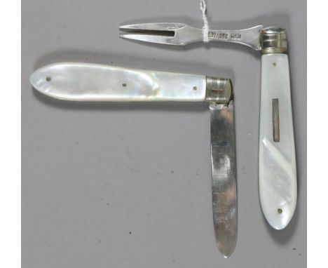 A George V silver and mother of pearl interlocking folding fruit knife and fork assayed Sheffield 1911.