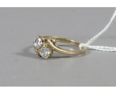 A ladies 9ct gold and paste set crossover ring, UK size N. 2.41 grams.