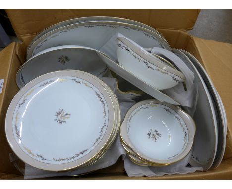 Noritake Nadya dinnerwares **PLEASE NOTE THIS LOT IS NOT ELIGIBLE FOR POSTING AND PACKING** 