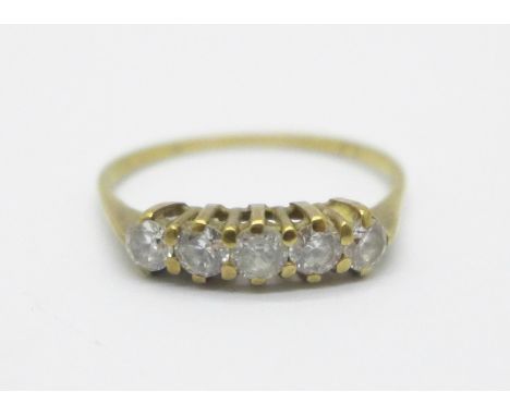 A 9ct gold five stone CZ ring, 1.4g, R 