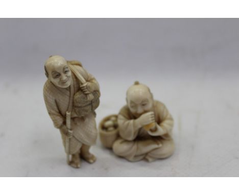 Meiji period Japanese carved ivory netsuke carved to depict a street vendor seated with basket of eggs, 4cm wide, green stain