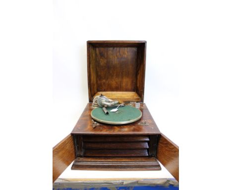 Early 20th century table-top gramophone in an oak case with front-opening speaker doors, together with winding key and quanti