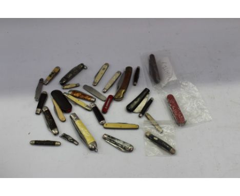 Collection of approximately twenty-eight vintage penknives and other knives