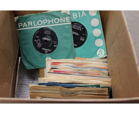 Box of single records – including Bob Dylan, The Beatles and The Yardbirds (approximately 75)