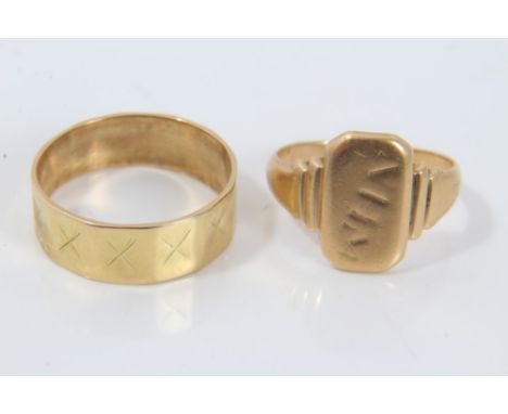 Art Deco 18ct gold signet ring together with an 18ct gold wedding ring