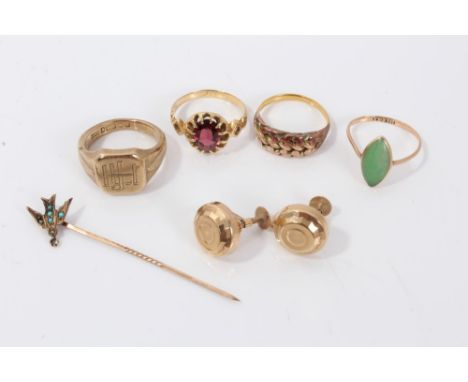 Gold (9ct) signet ring, gold (9ct) knot ring, marquise cut green jade ring, oval cut garnet ring, pair gold (9ct) screw back 