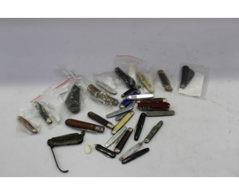 Collection of approximately twenty-eight vintage penknives and other knives