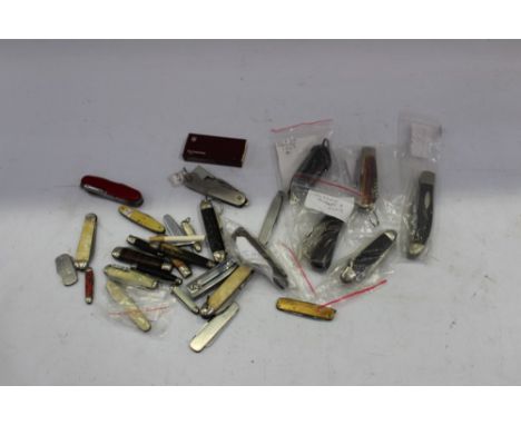 Collection of approximately thirty vintage penknives and other knives