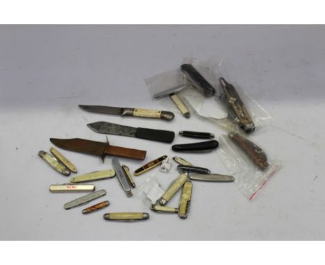 Collection of approximately twenty-eight vintage penknives and other knives