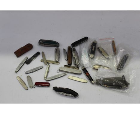 Collection of approximately twenty-eight vintage penknives and other knives