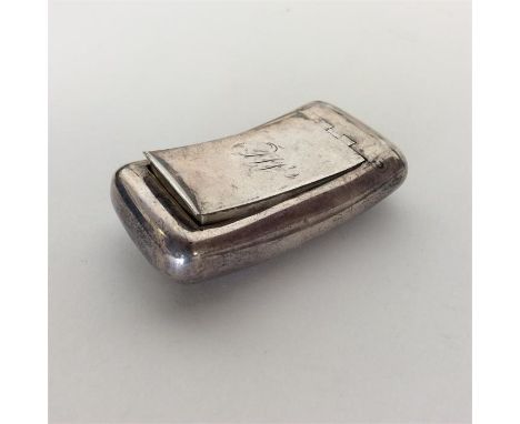 A Georgian kidney-shaped snuff box with silver gilt interior. London. By WP. Approx. 31 grams. Est. £60 - £80.