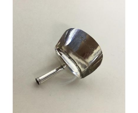 A Georgian silver caddy scoop. Birmingham. By JW. Approx. 8 grams. Est. £30 - £50.