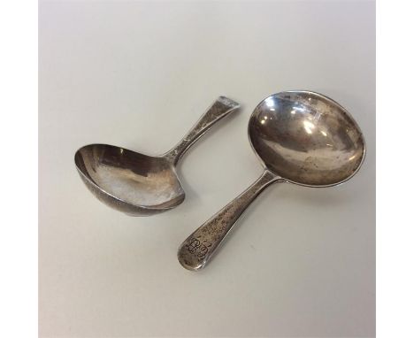 Two Georgian OE caddy spoons. Approx. 26 grams. Est. £50 - £80.