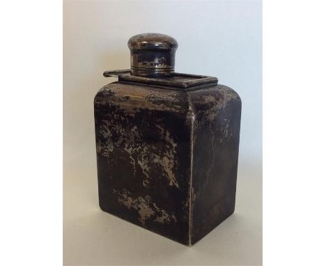 A Georgian-style silver tea caddy with slide-off cover on flat base. London. By GU. Approx. 170 grams. Est. £150 - £200.