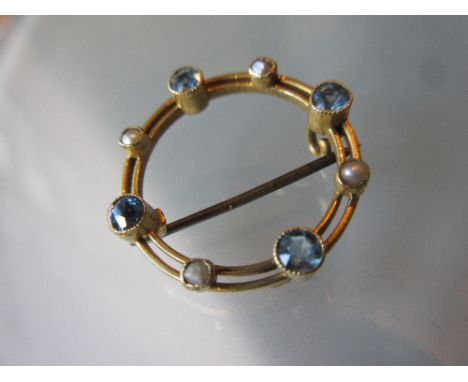 15ct Gold blue zircon and split pearl set brooch