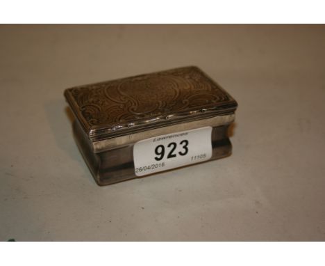 Continental (probably Dutch) silver snuff box with floral chased hinged cover