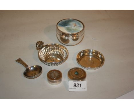 Silver caddy spoon, Continental 900 mark tasse de vin together with four other various small trinket boxes and dishes