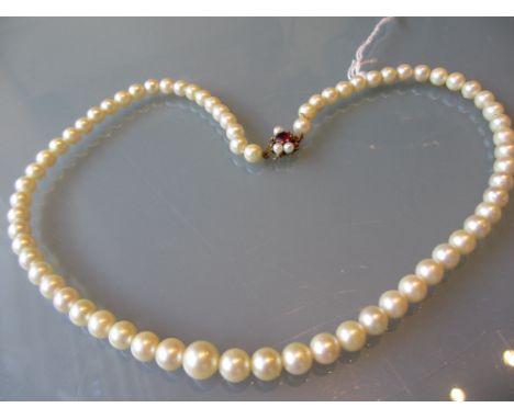 Single row graduated cultured pearl necklace with a 9ct gold clasp