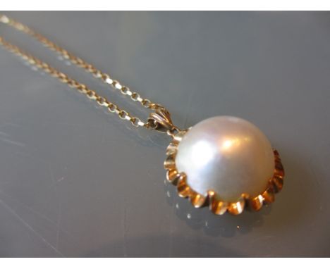 9ct Gold and mabe pearl set pendant